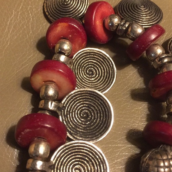 Statement necklace w/ metallic discs maroon beads - Picture 8 of 8